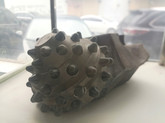 Le baril de cône de rouleau de seau de perceuse de base de machine de pile a scellé le rapport