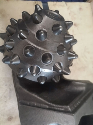 Appareils de forage à rouleaux pour machines de construction